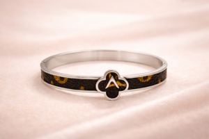 Obsidian Clover Cuff – Stainless Steel